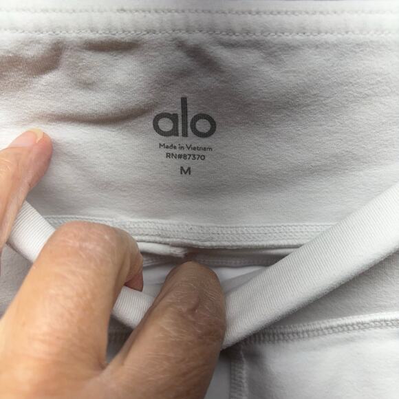 Alo Yoga White Crop Leggings - Size Medium - Excellent - Picture 6 of 11